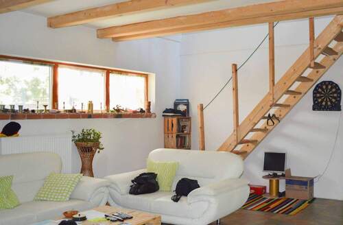 Treppenaufgang (vor Vermiet.) - 5 Zimmer Einfamilienhaus in Hilpoltstein