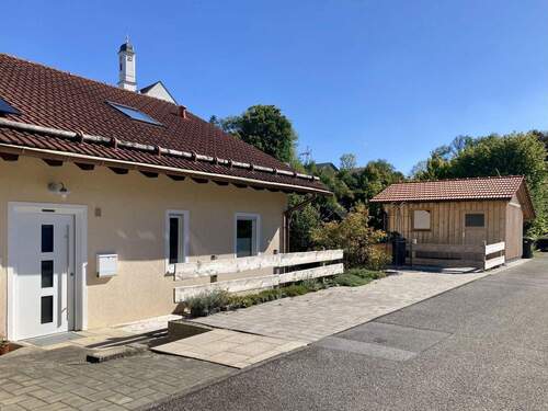 Stellplätze und Gartenhaus - 5 Zimmer Doppelhaushälfte zum Kaufen in Isen