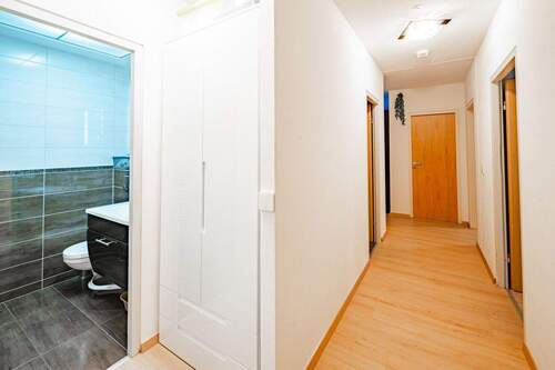 Bild 1 - 'Lichtdurchflutete 3-Zimmer-Wohnung mit Aufzug, Tiefgarage und besonderem Balkonambiente'