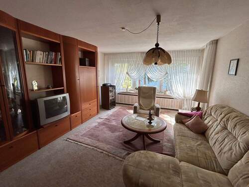 Wohnzimmer - 3 Zimmer Etagenwohnung zum Kaufen in Erlangen