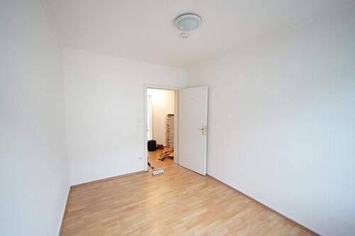 WG-Zimmer 2 vor Renovierungru - 