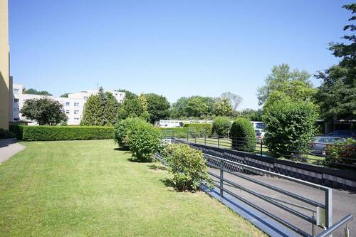 Grünanlage Eingang - 