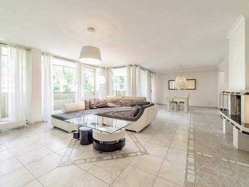 Großer & heller Wohnbereich im Obergeschoss - Wohntraum im edlen Blankenese: Zwei großzügige Wohneinheiten zur vielseitigen Nutzung in idyllisch ruhiger Wohnlage