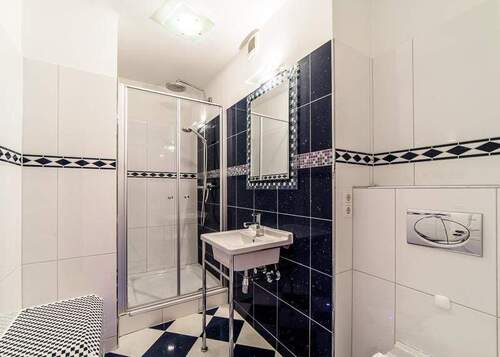 Stilvolles Duschbad im Obergeschoss - 