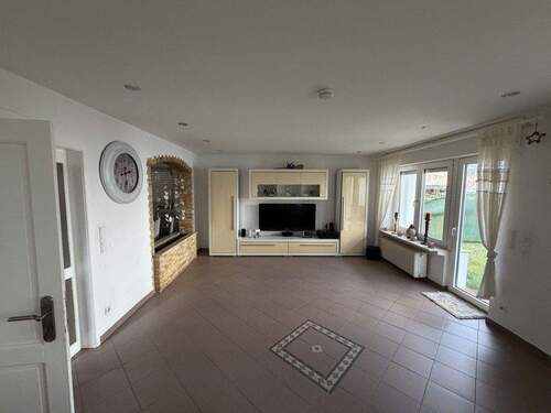 2. Wohnzimmer - 5 Zimmer Einfamilienhaus in Seligenstadt