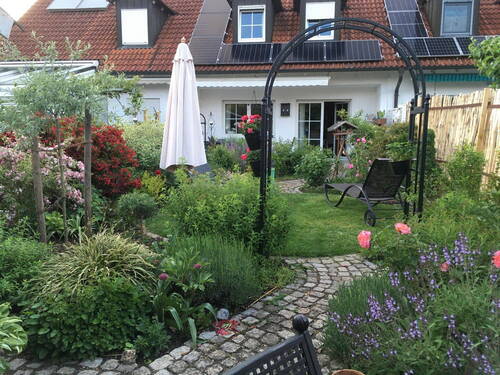 Garten - Blick zum Haus - 