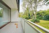 Balkon mit Blick in den Garten - Etagenwohnung mit 88,00 m² in Hamburg zum Kaufen