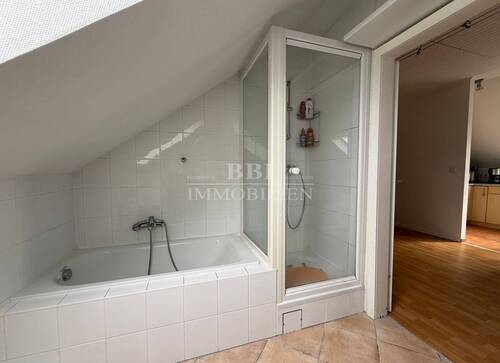 ...mit separater Dusche - 