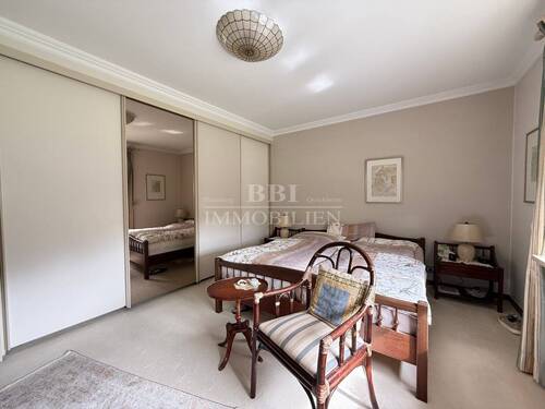 ...mit praktischem Einbauschrank - 