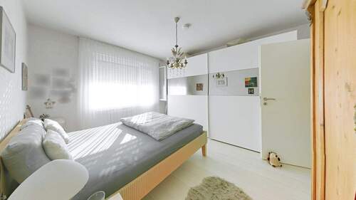 Schlafzimmer - Beispielfoto, Ausstattung und Zustand können variieren - 