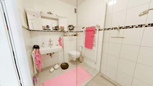 Bad - Beispielfoto, Ausstattung und Zustand können variieren - 