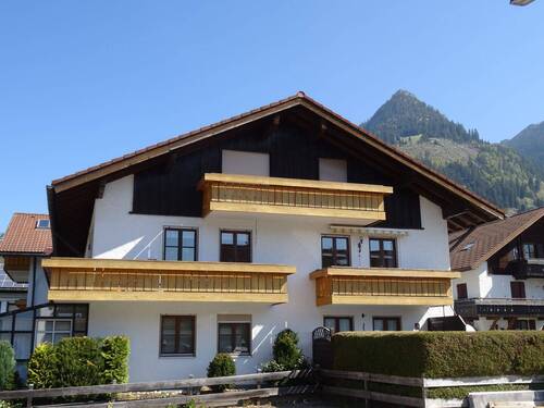 Außenansicht.JPG - Burgberg - Wohnen im Knappendorf: Gepflegte 3-Zimmer Wohnung am Fuße des Grünten