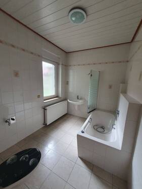 Wohnung EG -- Badezimmer - 