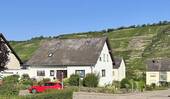 Hausansicht - Hochwertiges Zweifamilienhaus mit Einliegerwohnung, neuer WP und Moselblick - Energieklasse C