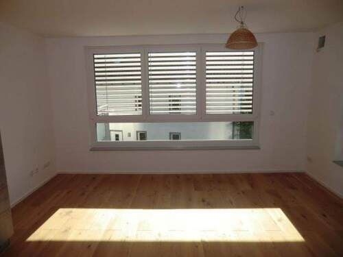 Südfenster mit Raffstore - 2 Zimmer Etagenwohnung zur Miete in Neuhaus am Inn