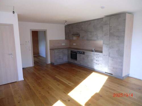 Große Küche - 2 Zimmer Etagenwohnung in Neuhaus am Inn