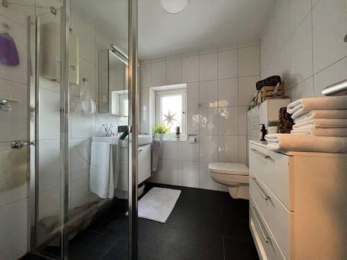 Erdgeschoss: Bad - Mehrfamilienhaus, Wohnhaus mit 197,00 m&sup2; in Leichlingen zum Kaufen