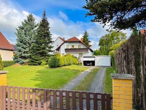 Zufahrt - 4 Zimmer Einfamilienhaus zum Kaufen in Radeberg
