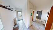 Eingangsbereich + Flur - 