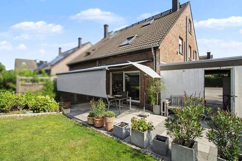 Terrasse mit Sonnenschutz - 