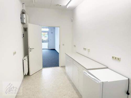 Küchenbereich mit Blick Richtung Geschäftsbereich - 