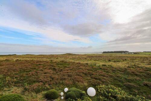 Blick von der Loggia auf Heide und die Nordsee - 3 Zimmer Etagenwohnung in Sylt