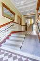Hauseingang mit Treppe und Rampe - 