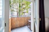 Balkon mit Blick in den Innenhof - Etagenwohnung mit 61,00 m² in Berlin zum Kaufen