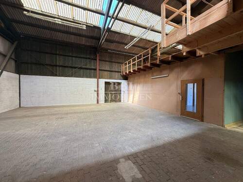Lagerhalle mit zwei Ebenen - 