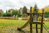 Spielplatz direkt vor dem Haus - 