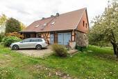 Ansicht mit Garage - 