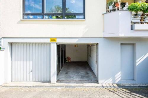 Garage, Straßenansicht - 