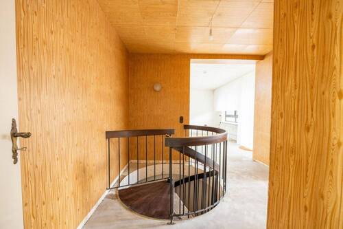 Diele mit Wendeltreppe - 3 Zimmer Etagenwohnung zum Kaufen in Berlin