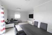 Wohn- / Esszimmer - 