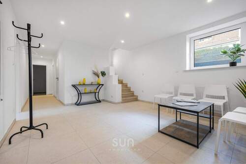 KG: EINGANGSBEREICH - 