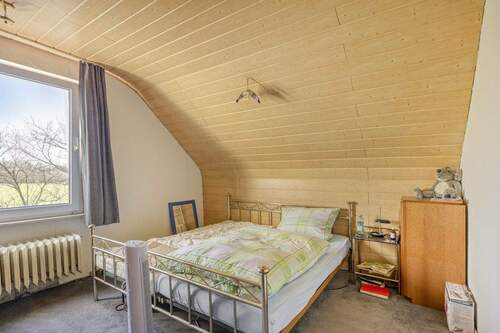 Schlafzimmer Dachgeschoss linke Haushälfte - 