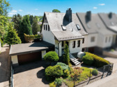 Hausansicht Straßenseite - Modernisiertes Reihenendhaus mit Wärmepumpe, Wellnessbereich, Pool und Doppelgarage in Chemnitz-Ebersdorf