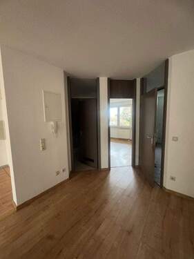 Blick Schlafzimmer/ Bad / Flur - 