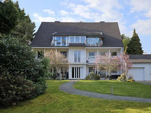 Gebäudeansicht - Traumhaft Wohnen mit Blick auf den Schönwasserpark