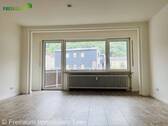 Bild 1 - TR. West: Modernisierte 3 ZKB Wohnung mit großem Balkon und KFZ Stellplatz