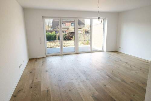 Wohnzimmer mit Gartenblick - 5 Zimmer Reihenmittelhaus zur Miete in Langenfeld (Rheinland)