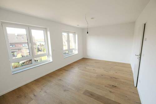 Helles Zimmer mit Holzboden - 