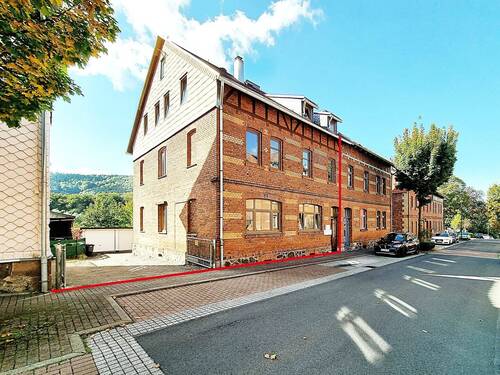 Blick auf das Objekt - Vermietetes Mehrfamilienhaus als Doppelhaushälfte nebst Doppelgarage und Garten