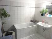 Bad mit Badewanne - 