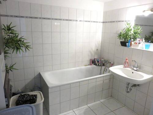 Bad mit Badewanne - 
