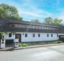 Großzügiges Einfamilienhaus mit Schwimmhalle und großem Grundstück - Ihr Wohntraum in Düsseldorf