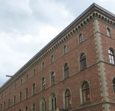 Gebäudeansicht - Denkmalgeschütztes Geschäftshaus in der Innenstadt zu verkaufen