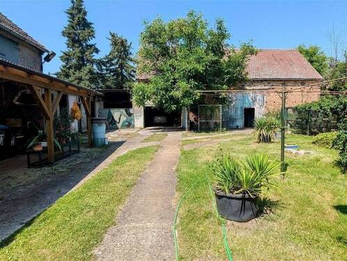 Blick zur Scheune - 8 Zimmer Einfamilienhaus in Gorden-Staupitz