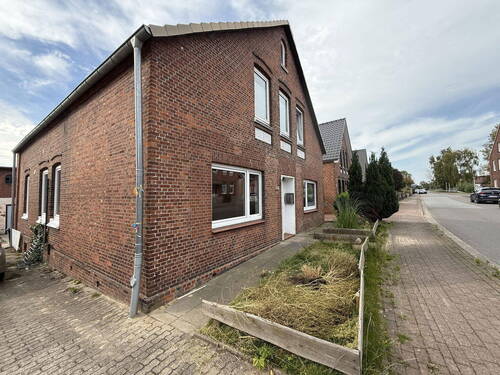 Seitenansicht - 7 Zimmer Mehrfamilienhaus, Wohnhaus in Wilster