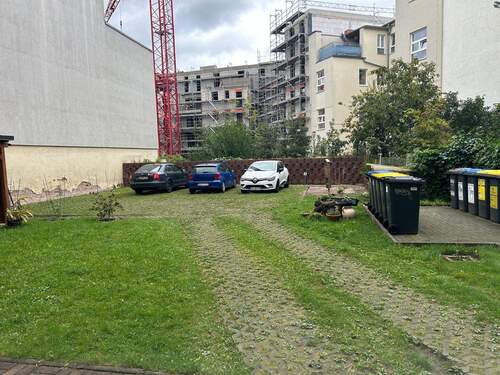 Innenhof mit Stellplätzen - 3 Zimmer Etagenwohnung in Halle (Saale)